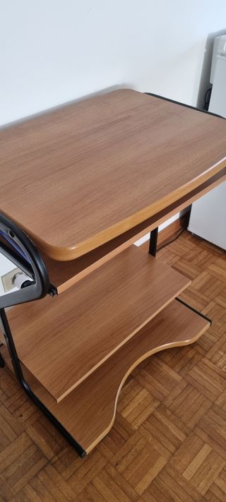 Scrivania porta computer
