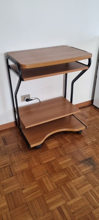 Scrivania porta computer