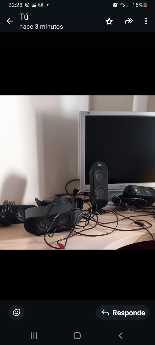     6 altavoces más el bajo.