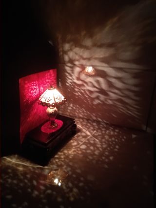 mesa con lámpara de luz estilo japones