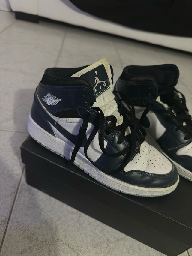Jordan 1 mid
