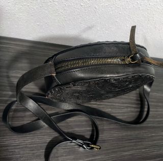 Bolso de cuero marrón oscuro 