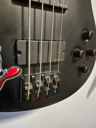 Bajo eléctrico Schecter damien 4. Made in korea.