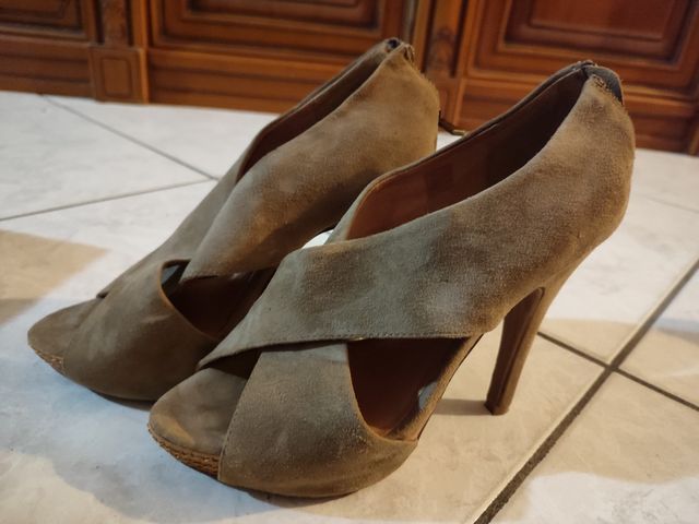 Decolte scamosciata intrecciata