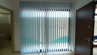Tenda a battente verticale