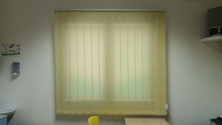 Tenda a battente verticale