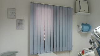 Tenda a battente verticale