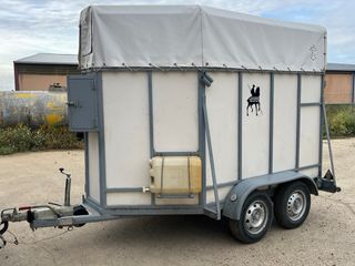 Vans de dos caballos.