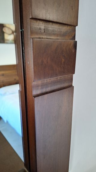 Sinfonier y espejo de madera maciza