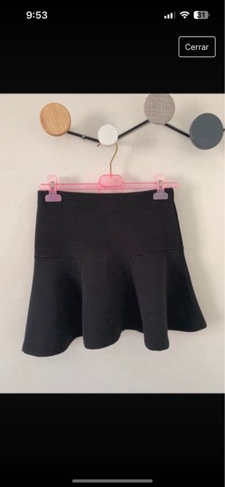 Falda negra volantes