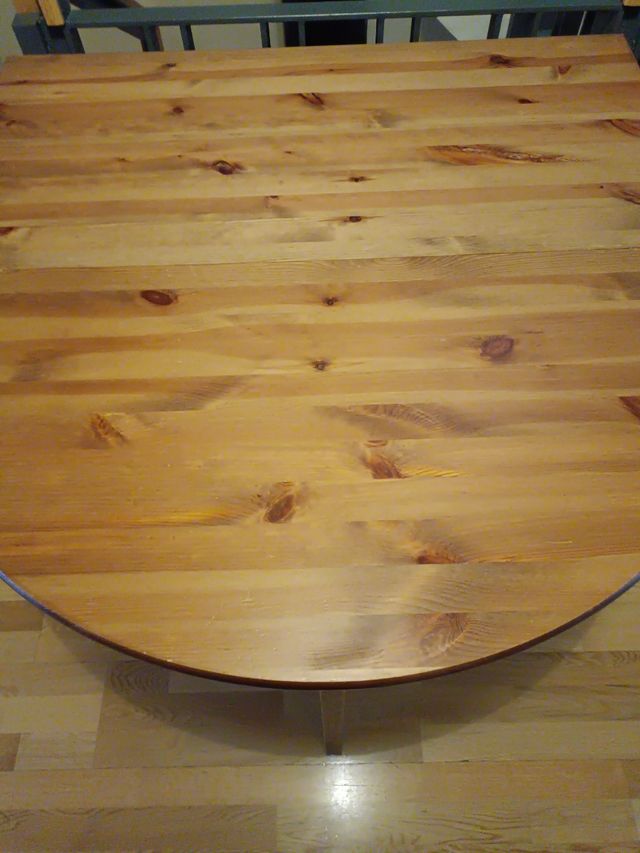 Mesa de madera 2 posiciones de tamaños 

