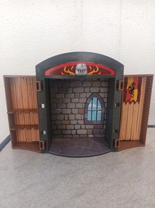 Torreon playmobil,y de regalo caja del castillo.