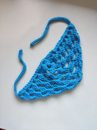 Bandana tejida a crochet azul