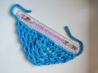 Bandana tejida a crochet azul
