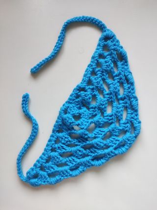 Bandana tejida a crochet azul