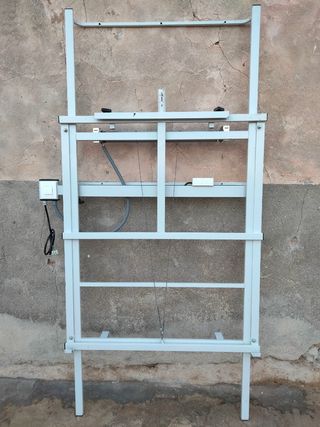 Soporte para pantallas motorizado