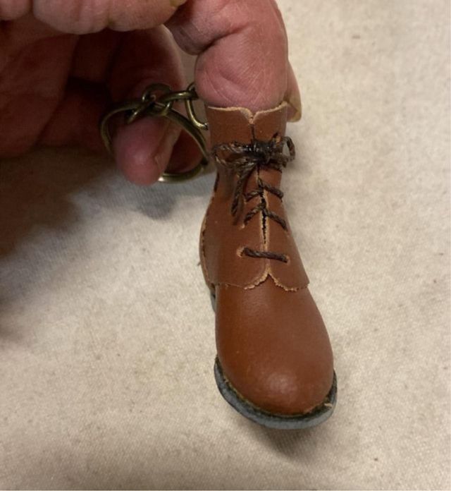 LlAVEROS ojo!!!!! mas de 1600 llaveros  Todos 499€