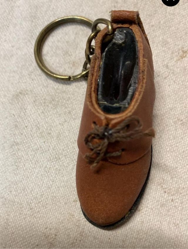 LlAVEROS ojo!!!!! mas de 1600 llaveros  Todos 499€