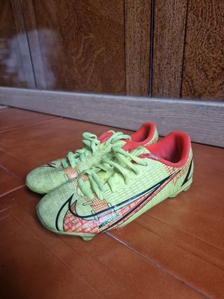 Botas para niño de fútbol y fútbol sala