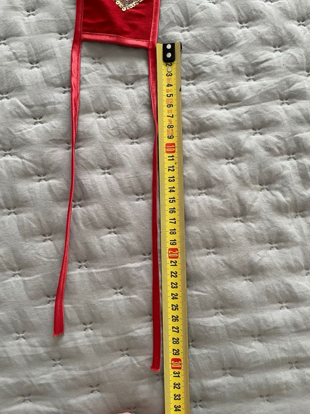 Cinturón fajín rojo con lentejuelas doradas