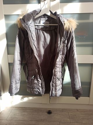 Parka tipo plumas color visón