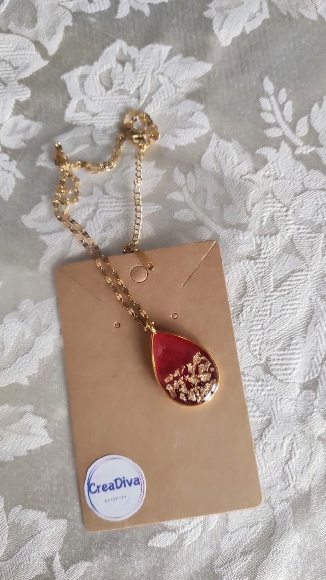 Collana con ciondolo a goccia