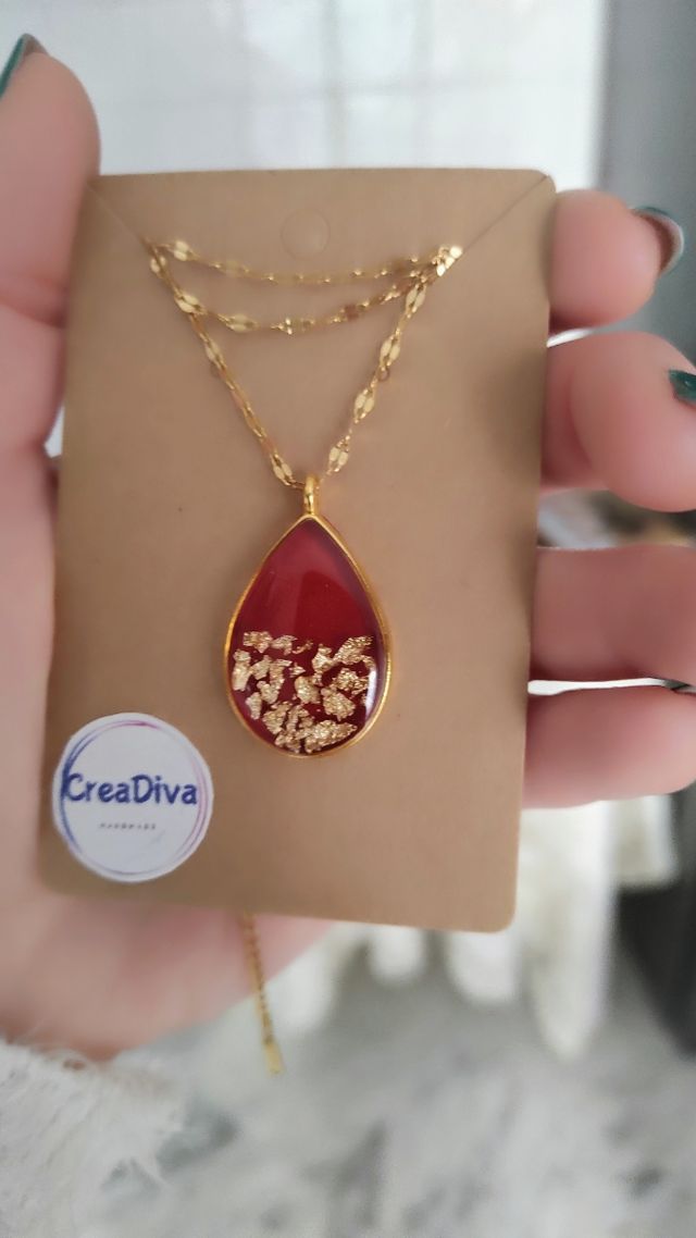 Collana con ciondolo a goccia