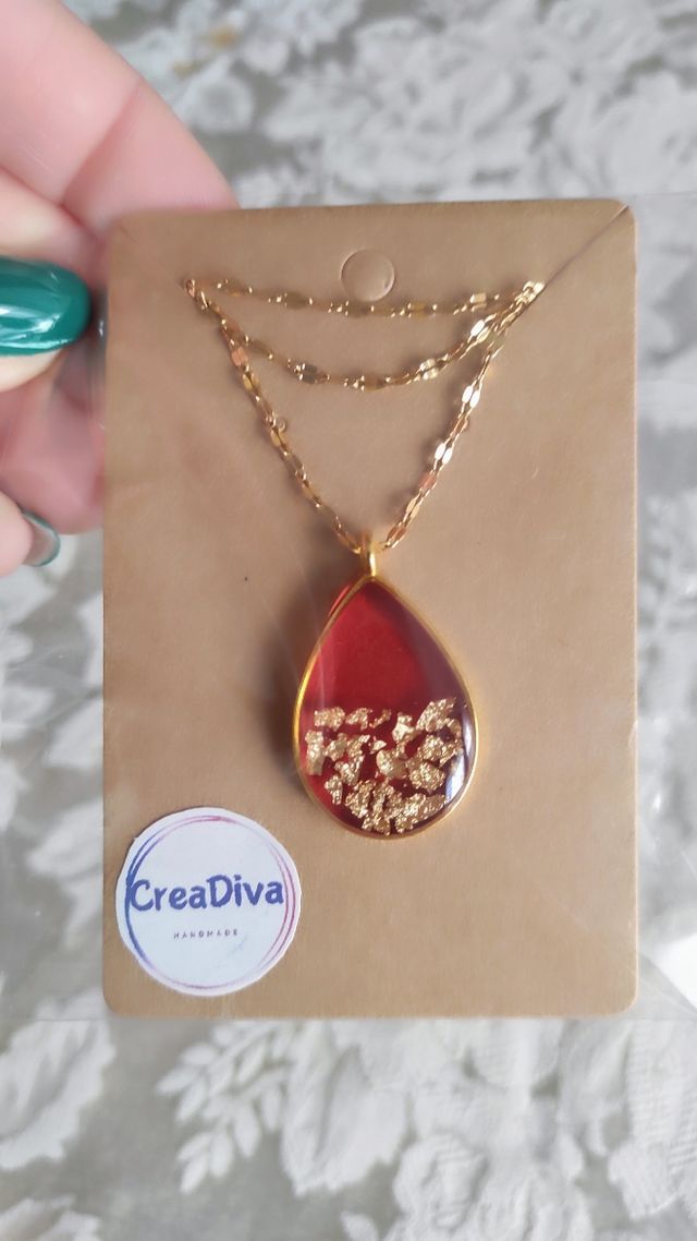 Collana con ciondolo a goccia