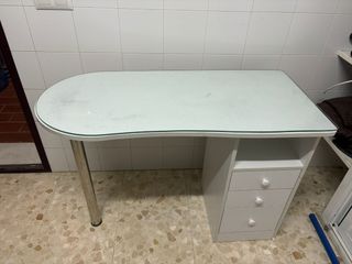 Scrivania/tavolo per manicure