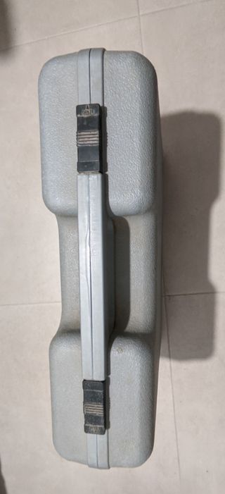 Caja de herramientas dura gris