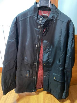 Abrigo negro de hombre de Zara