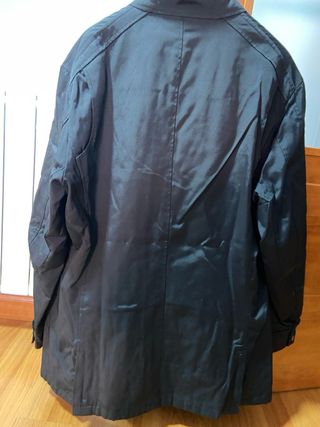 Abrigo negro de hombre de Zara