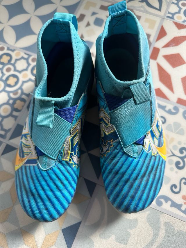 Botas de fútbol AG. Talla 36.5 Nike / Mbappé