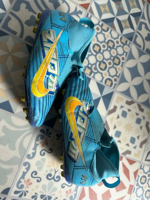 Botas de fútbol AG. Talla 36.5 Nike / Mbappé