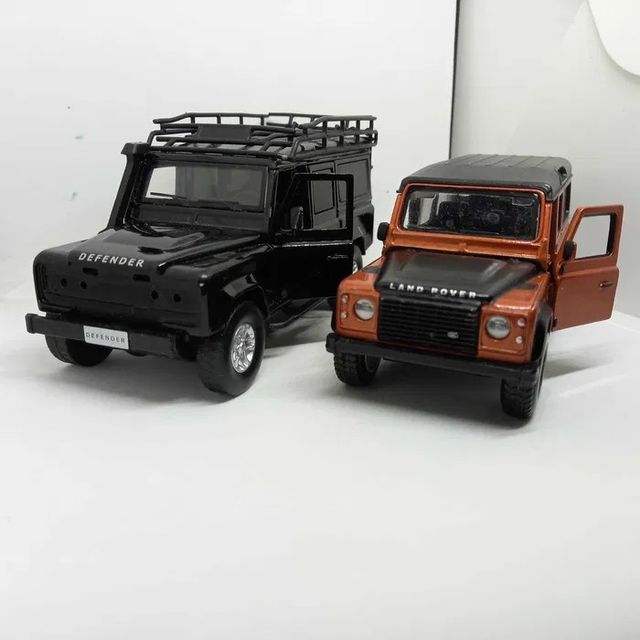 2 Land Rover  1/32, Tayumo y Bburago