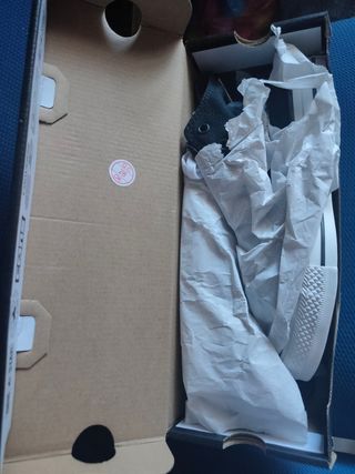 Converses nuevas en su caja