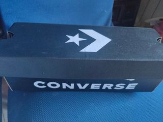 Converses nuevas en su caja