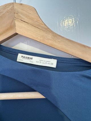 Vestido cut out azul de pull  Bear