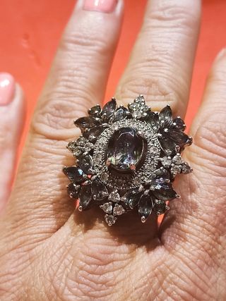 Precioso Anillo en plata y pedrería 