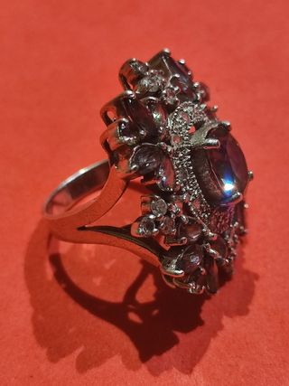 Precioso Anillo en plata y pedrería 