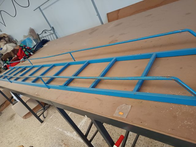 Escalera metálica obra 