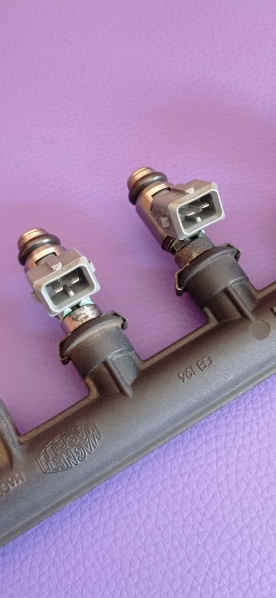 Inyectores Fiat Punto 1200 gasolina. Año 2000.