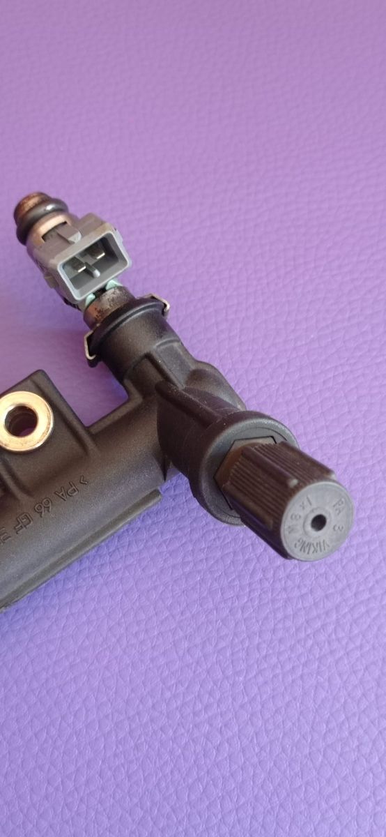 Inyectores Fiat Punto 1200 gasolina. Año 2000.