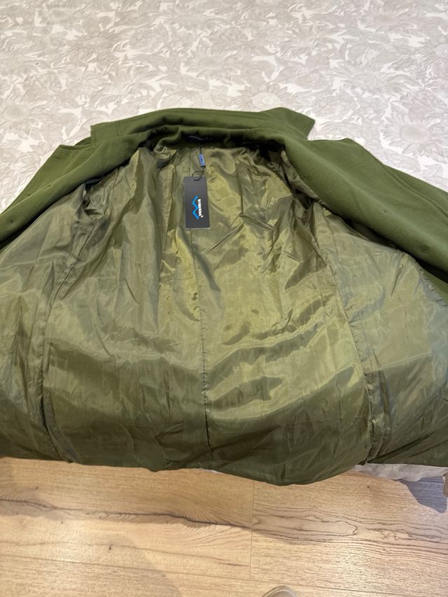 Abrigo nuevo sin estrenar.