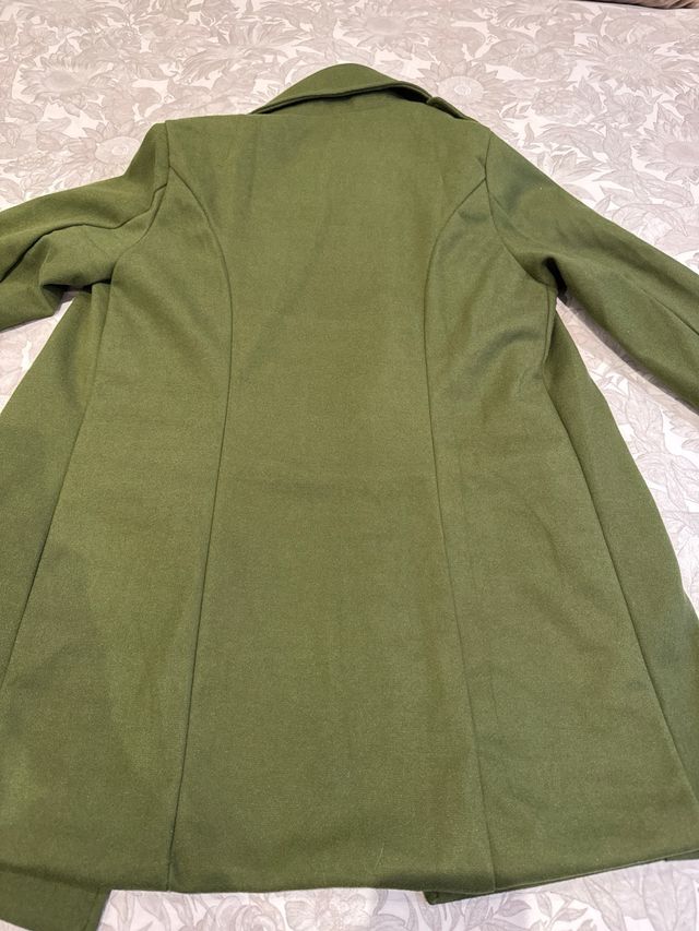 Abrigo nuevo sin estrenar.