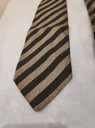 CORBATA CON RAYAS PARA HOMBRE