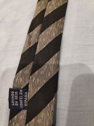CORBATA CON RAYAS PARA HOMBRE