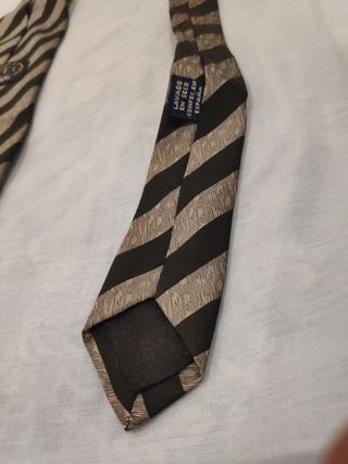 CORBATA CON RAYAS PARA HOMBRE