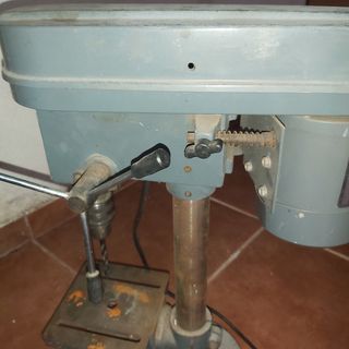 TALADRO DE COLUMNA-PIE