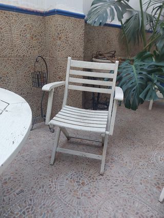 4 Sillas de teca. 80 € las 4 sillas